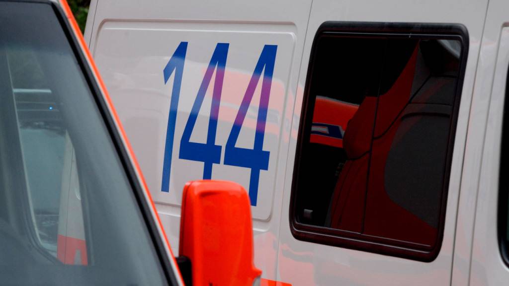 Töfffahrer verletzt sich bei Kollision mit Auto in der Stadt Zürich