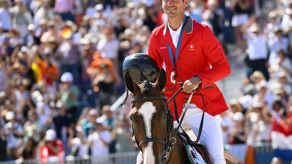 Ein Grund zum Strahlen: Steve Guerdat sichert sich in Versailles auf Dynamix seine dritte Olympia-Medaille