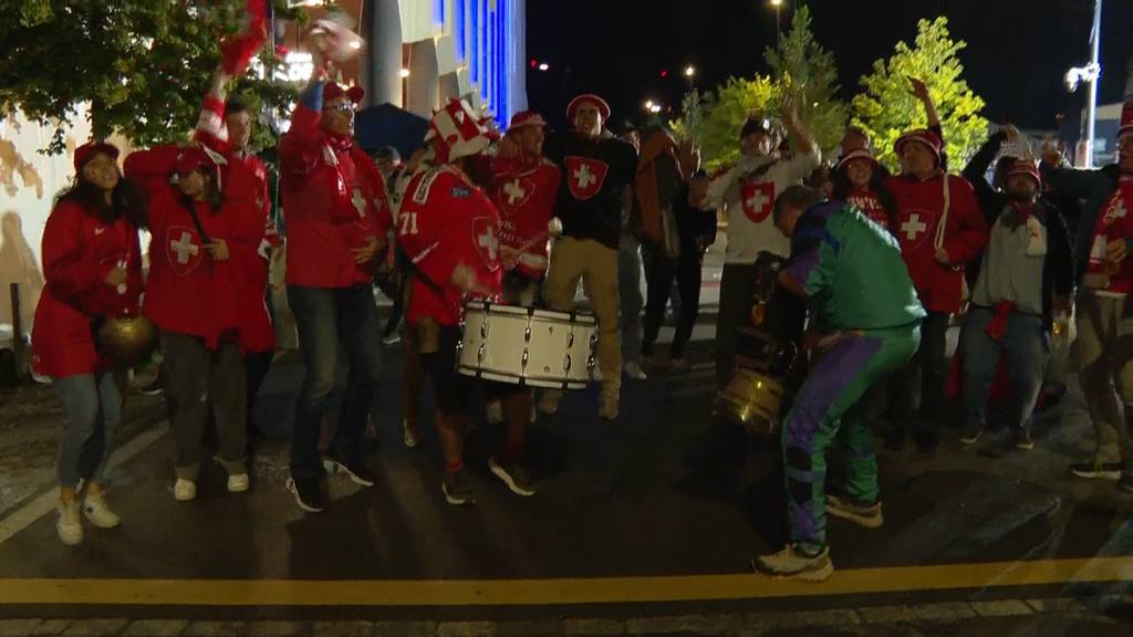 Schweizer Eishockey-Fans kommen nicht mehr aus dem Jubeln heraus