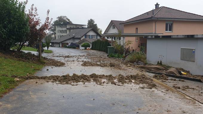 Eine gebrochene Wasserleitung löst Erdrutsch aus