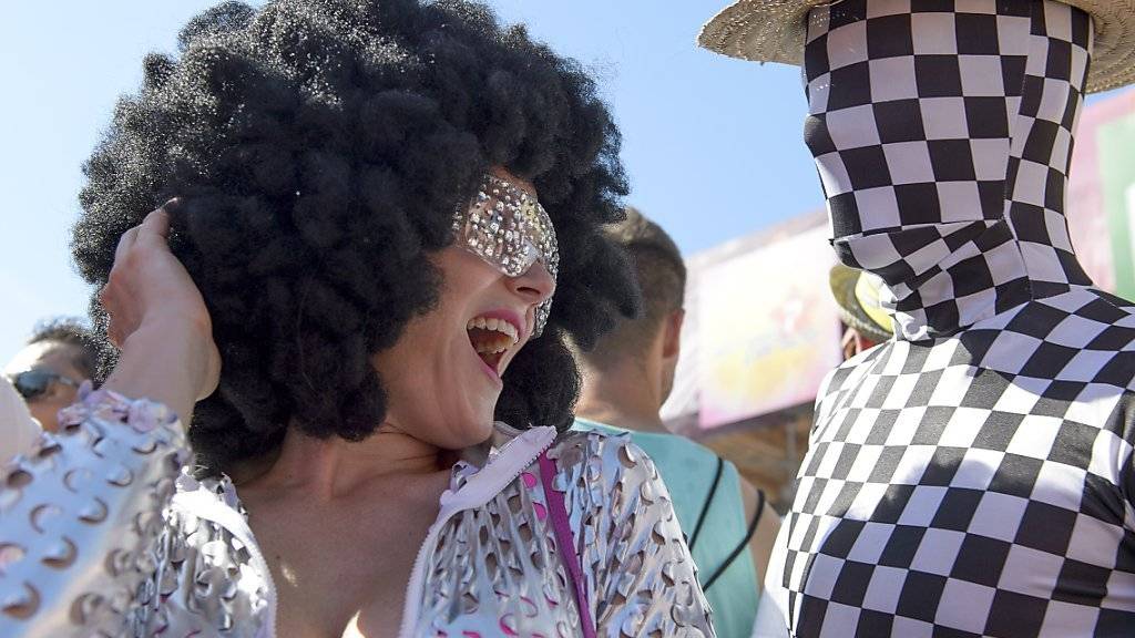 Bein Tanzen gehts zur Sache: Eine Million Raverinnen und Raver kamen zur Street Parade 2015 in Zürich.