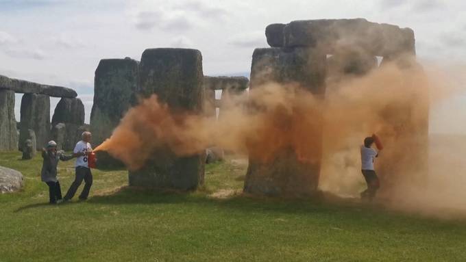Klimademonstranten besprühen Stonehenge