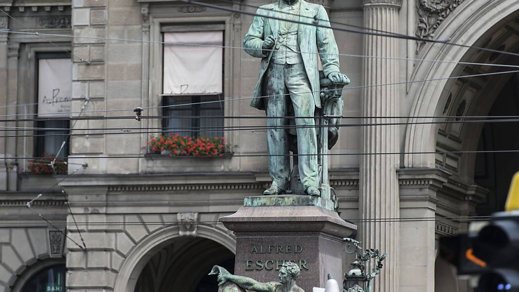 Zwei Zürcher Kantonsrätinnen forderten die Entfernung von «rassistischen Denkmälern» aus dem öffentlichen Raum. Dazu zählten sie auch Alfred Escher, weil sich dessen Familie durch Sklaverei bereichert habe. (Archivbild)