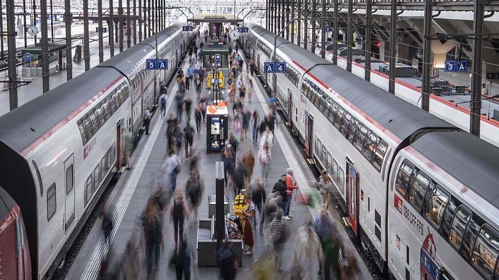Im ersten Halbjahr 2023 waren mit 1,33 Millionen so viele Reisende wie noch nie täglich in den Zügen der SBB unterwegs. (Archivbild)