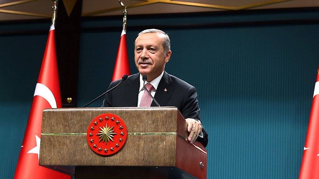 Präsident Recep Tayyip Erdogan verkündet den Ausnahmezustand. (Archiv)