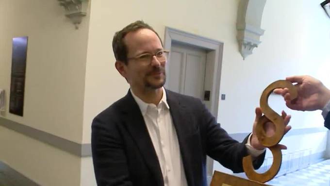 Balthasar Glättli erhält Preis für den «unsinnigsten Vorstoss des Jahres»