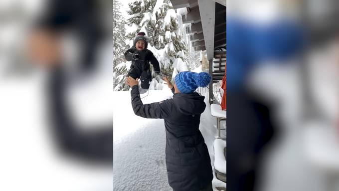 Ex-Skifahrerin wirft Sohn in Schnee – nicht alle finden es lustig