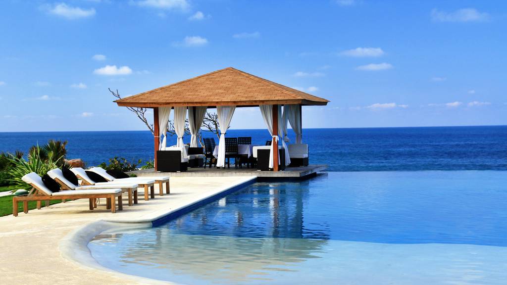 Pavillon Pool Bahamas