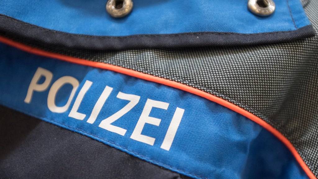 Bei einer Kollision zwischen einem Auto und einem Motorradfahrer in Emmenbrücke LU verletzte sich am Samstag der Töfffahrer. Er musste ins Spital gebracht werden. (Symbolbild)
