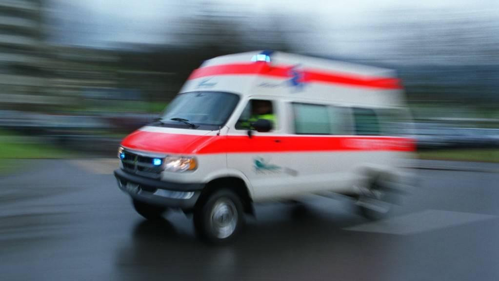 Ein 50-jähriger Mann ist beim Baden in der Limmat im Kanton Aargau ertrunken. Die Reanimationsbemühungen von privaten Helfern und einem Ambulanzteam scheiterten. (Symbolbild)