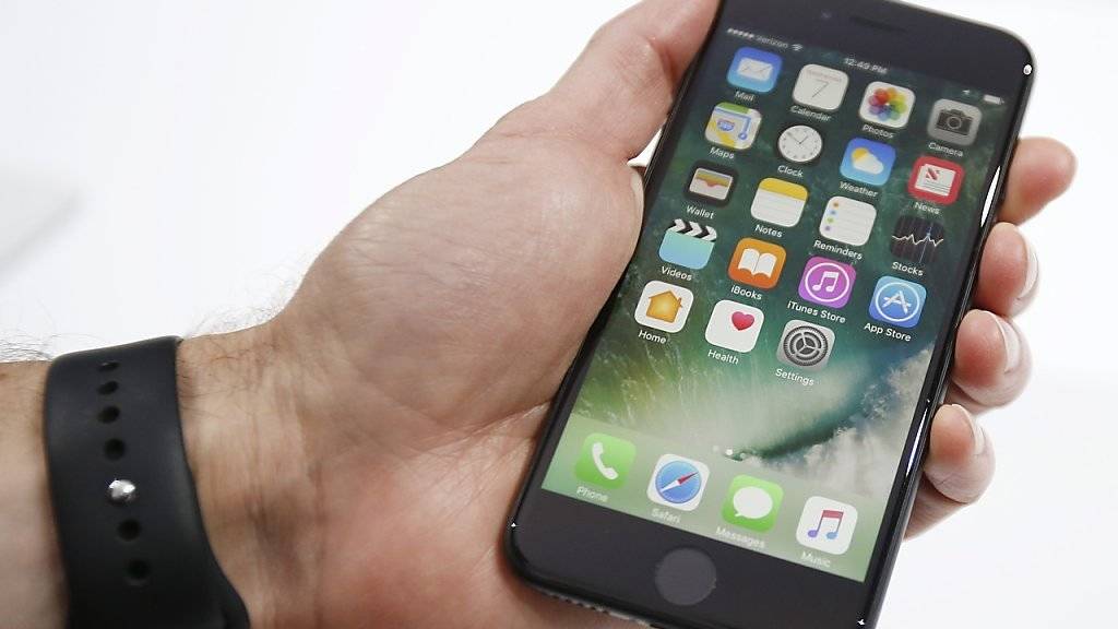 Apple empfiehlt, beim Telefonieren mit dem iPhone 7 die Freisprechoption zu verwenden, um die Strahlenbelastung zu vermindern.