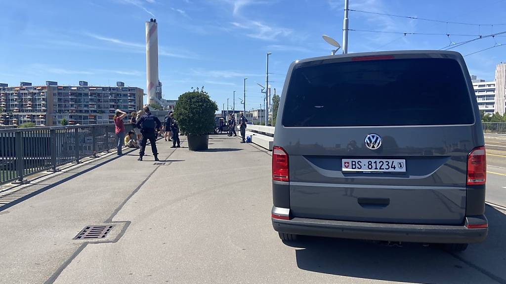 Die Protestaktion auf der Basler Dreirosenbrücke ging am Freitag nachmittag friedlich zu Ende.