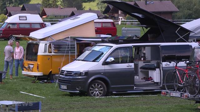 VW-Bus-Treffen bringt einen Hauch 60er Jahre nach Lenk