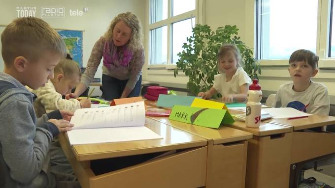 Ukrainische Schulkinder lernen in Menzingen Deutsch