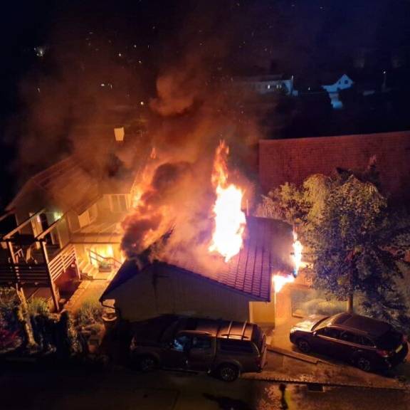 Schopf und Wohnhaus in Endingen brennen mitten in der Nacht