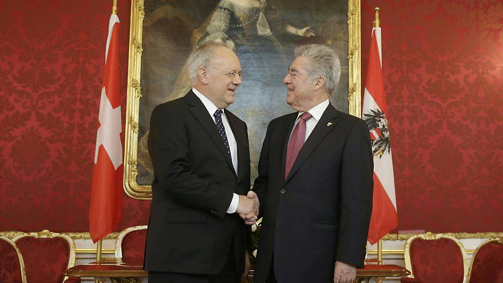 Bundespräsident Schneider-Amman (links) diskutierte in Wien mit seinem österreichischen Amtskollegen Heinz Fischer unter anderem über die Flüchtlingskrise.