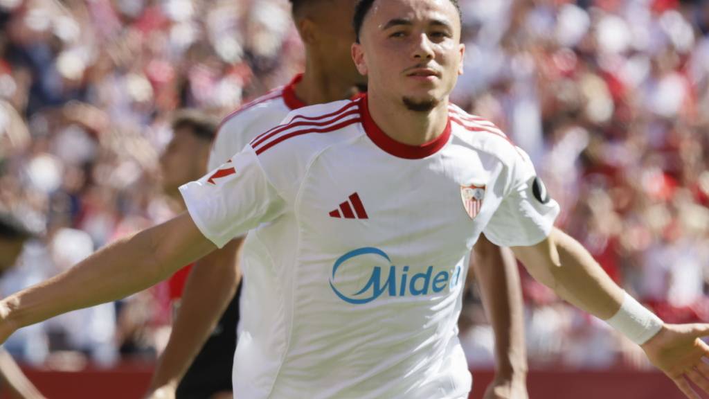 Ruben Vargas freut sich über sein Tor im Heimspiel des FC Sevilla gegen Mallorca