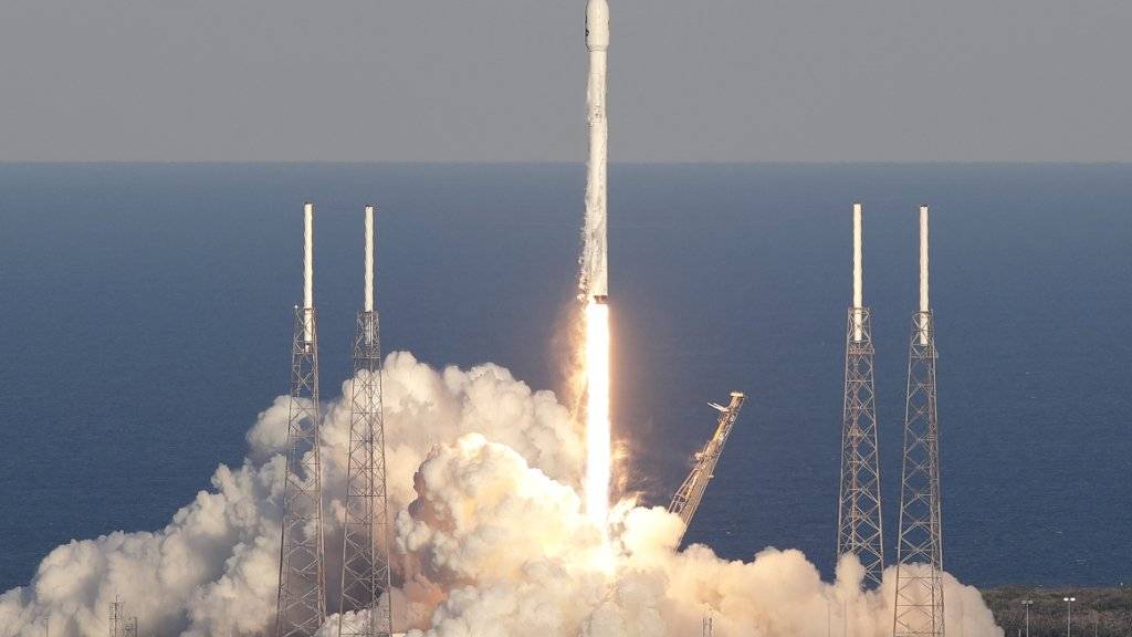 Der Start der Falcon-9-Rakete vom Raumfahrtbahnhof Cape Canaveral in Florida mit dem neuen Weltraumteleskop an Bord.