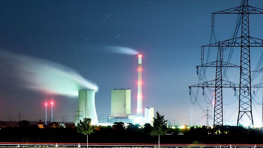 Langzeitaufnahme des Kohlekraftwerks Mehrun im deutschen Hohenhameln. Umweltverbände machen die Kohlekraft für fast 23'000 vorzeitige Todesfälle pro Jahr verantwortlich. (Symbolbild)