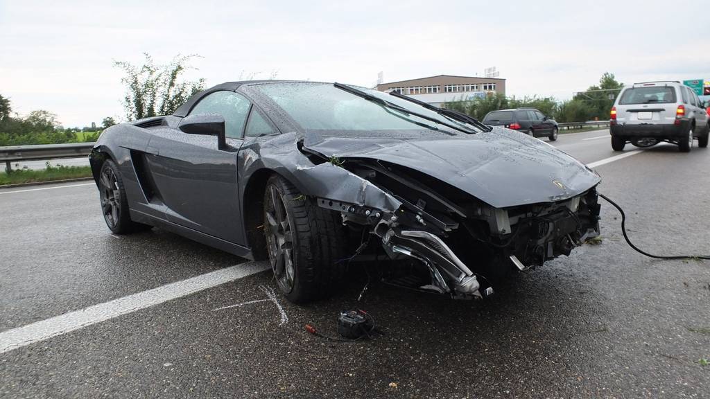 Der Lamborghini Gallardo wurde schwer beschädigt.