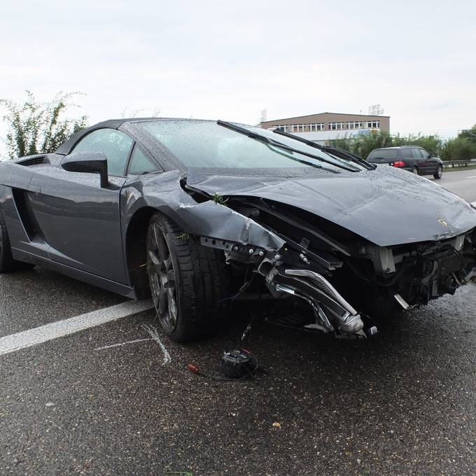 26-Jähriger fährt Lamborghini zu Schrott