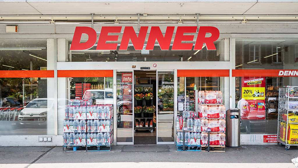 Der Discounter Denner hat im vergangenen Jahr etwas mehr Kundinnen und Kunden begrüssen können. (Archivbild)