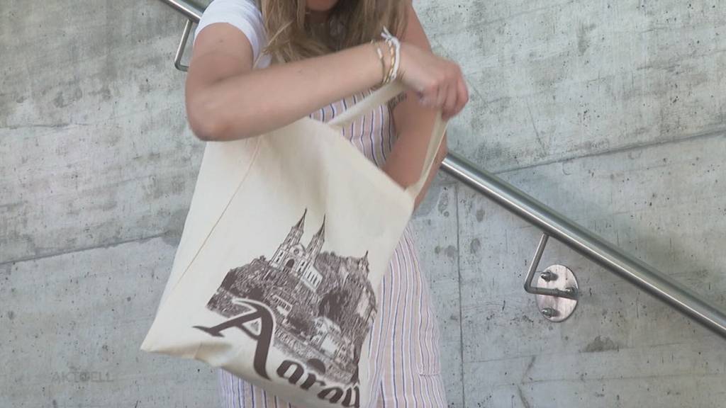Missgeschick: Einkaufscenter in Aarau verkauft Aarau-Stofftasche mit Bild der Festung Aarburg