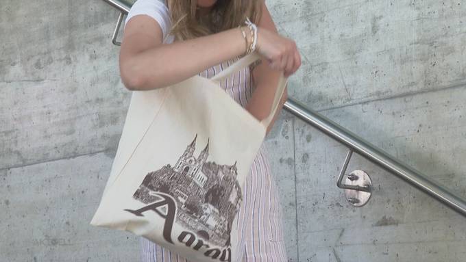 Aarau oder Aarburg? Diese Tasche verwirrt Kundinnen und Kunden