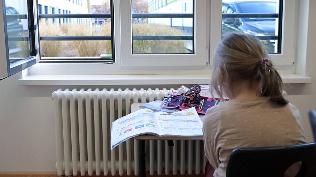 Wegen Corona-Fällen erhalten 400 Schülerinnen und Schüler in Schaffhausen an drei Tagen Fernunterricht. (Symbolbild)