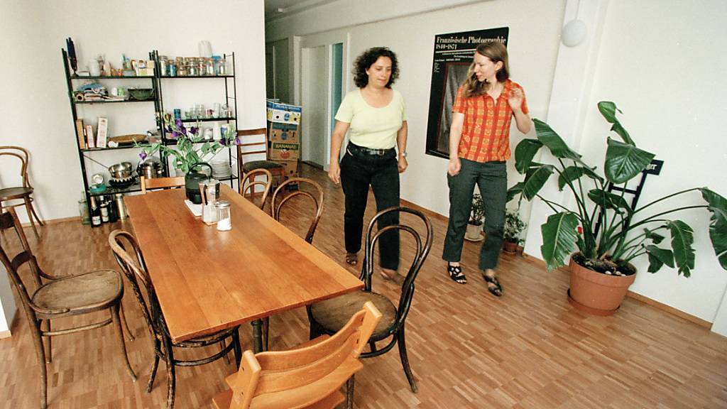 Bezahlbarer Wohnraum ist knapp: Mehr Menschen wohnen daher in WGs. (Symbolbild)