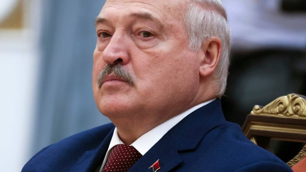 ARCHIV - Der belarussische Präsident Alexander Lukaschenko hört dem russischen Präsidenten Wladimir Putin zu. Foto: Mikhail Metzel/Sputnik Kremlin Pool via AP/dpa