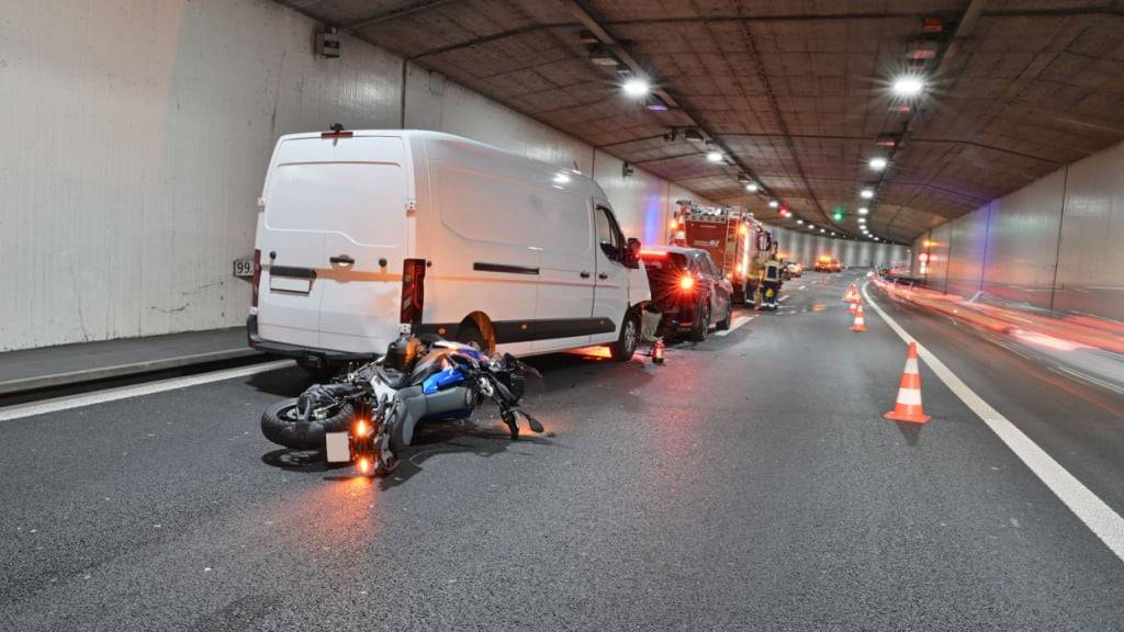 Fünf Fahrzeuge waren in die Auffahrkollision involviert.