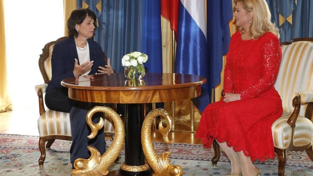 Die kroatische Präsidentin Kolinda Grabar-Kitarović (r) und Bundespräsidentin Doris Leuthard am Dienstag in Zagreb.