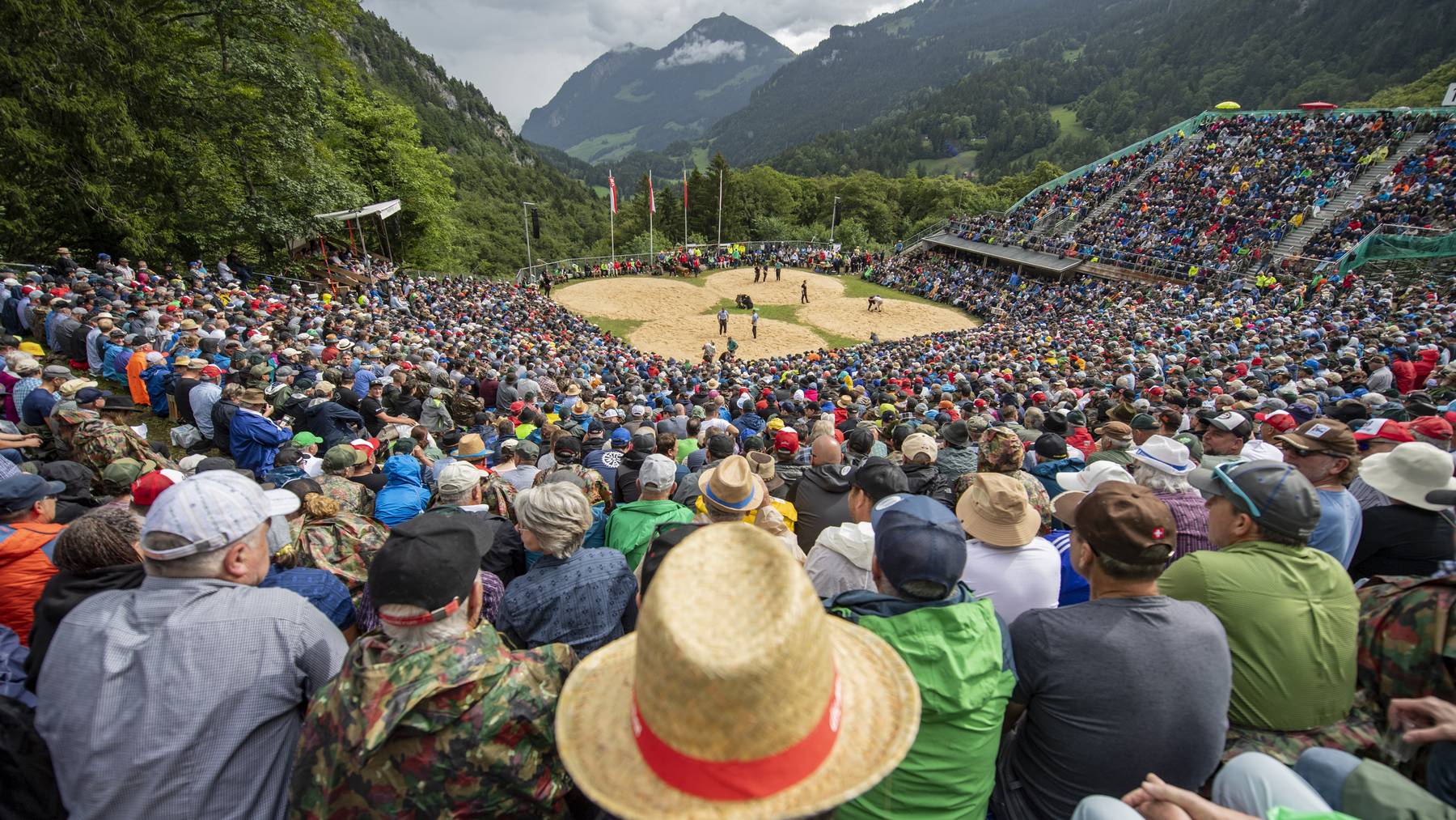 Die Schwing-Arena auf dem Brünig ist extrem imposant und jeweils bis auf den letzten Platz gefüllt.