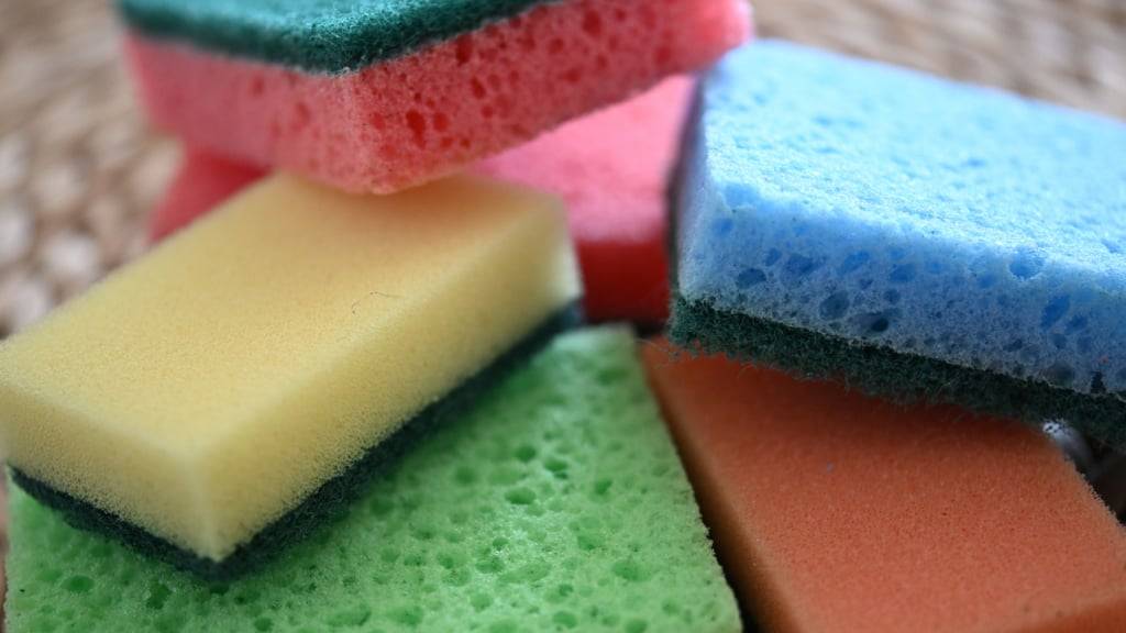 Ob in Luft, Wasser oder Nahrung: Mikroplastik ist inzwischen scheinbar überall und könnte Mensch wie Umwelt schaden. (Symbolbild)