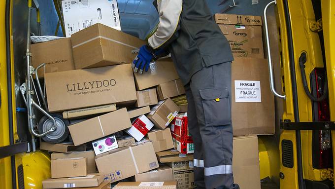 Post setzt wegen Black-Friday-Paketflut auf zusätzliche Angestellte