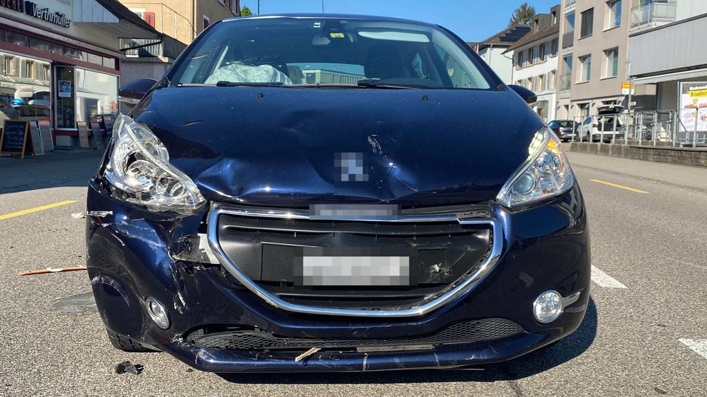 Auto erwischt Seniorenmobil – Rentnerin schwer verletzt