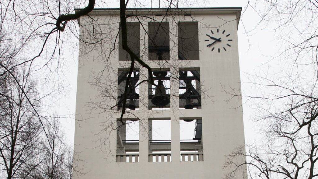 Der Glockenturm der reformierten Lukaskirche in Luzern. (Archivaufnahme)