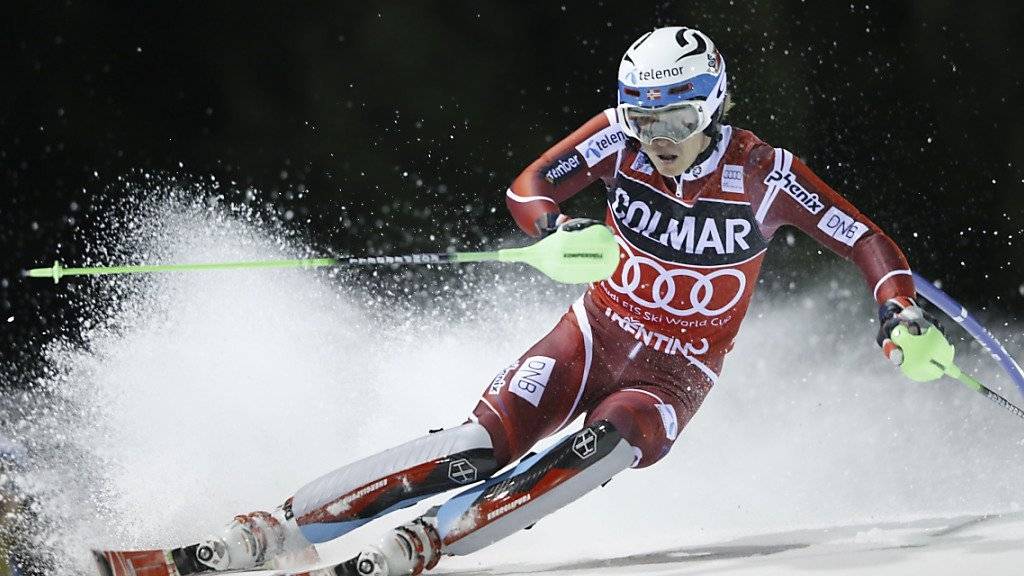 Henrik Kristoffersen stürmt in Madonna dem Ziel entgegen