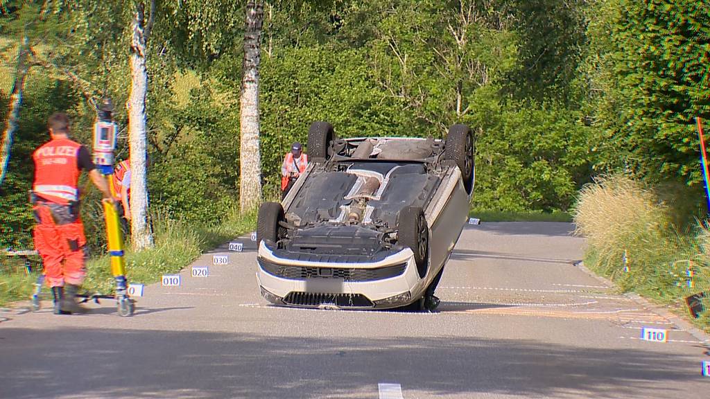 Auto überschlägt sich – 37-jährige Lenkerin verletzt sich leicht