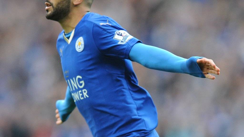 Riyad Mahrez feiert einen Treffer im Trikot des englischen Überraschungsmeisters Leicester City