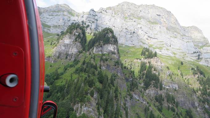 Pole stürzt mit Wingsuit ab und stirbt