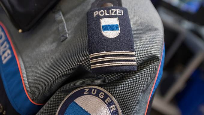 Zug: 15-Jährige gefesselt, Tresor gestohlen und Polizist angefahren