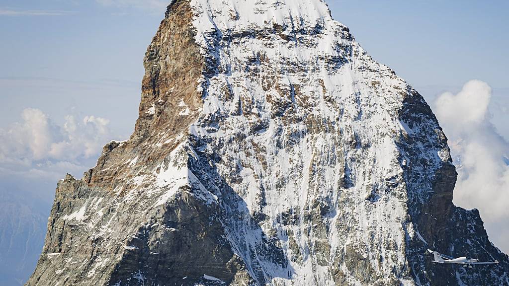 Der Gipfel des Matterhorns mit dem Hörnligrat auf der linken Seite des Bildes.