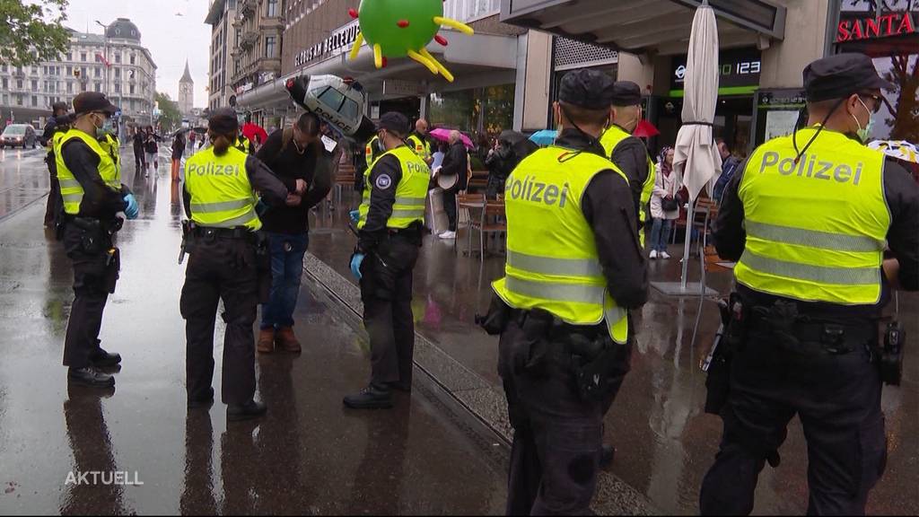 Grosses Polizeiaufgebot und nur wenig Teilnehmende an Corona-Demonstrationen