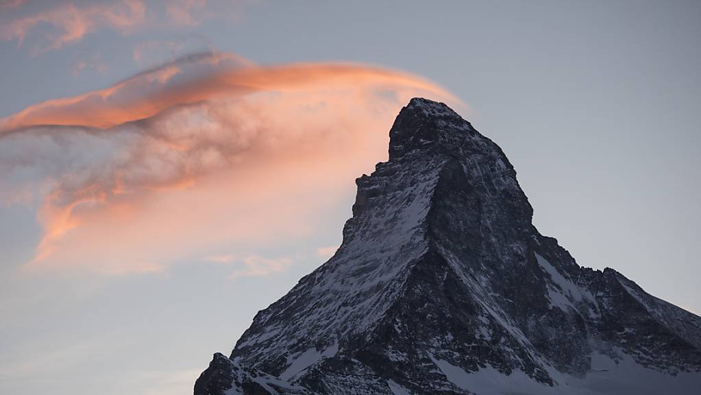 Das Matterhorn zählt zu einem der höchsten, freistehenden Gipfel der Alpen. Forschende haben nun seine winzigen Bewegungen erfasst. (Archivbild)