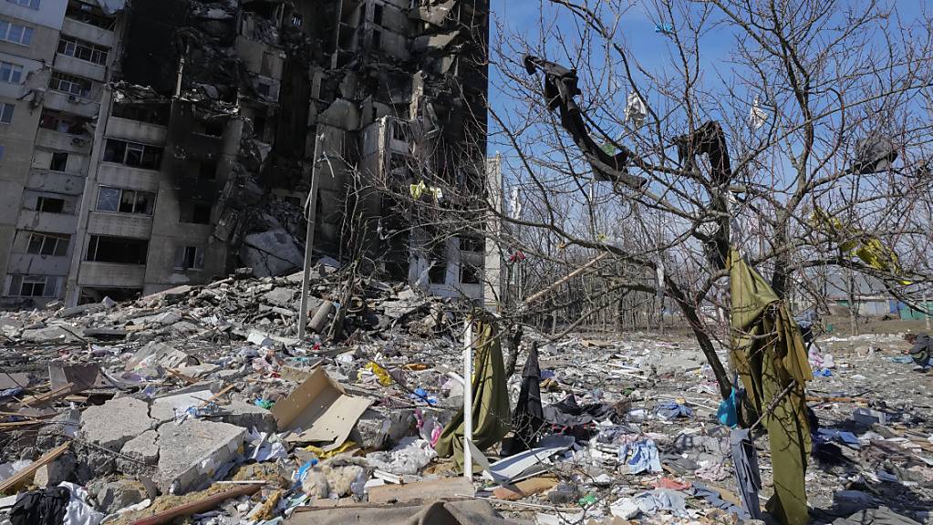 In der hart umkämpften ukrainischen Stadt Charkiw ist erneut ein nukleares Forschungszentrum unter Beschuss geraten. Foto: Efrem Lukatsky/AP/dpa