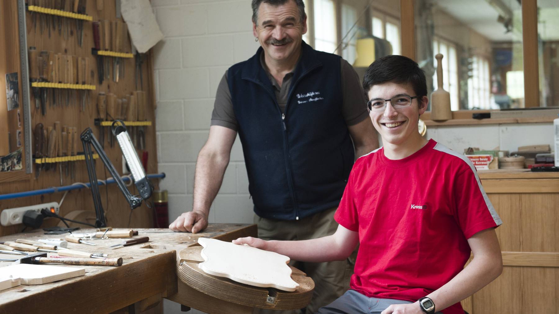 Eine Lehre soll für beide Seiten passen. Christian Fust hat 2014 seine Lehre als Holzhandwerker mit Fachrichtung Weissküferei mit Freude begonnen.
