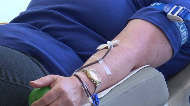 Dürfen Schwule bald Blut spenden?