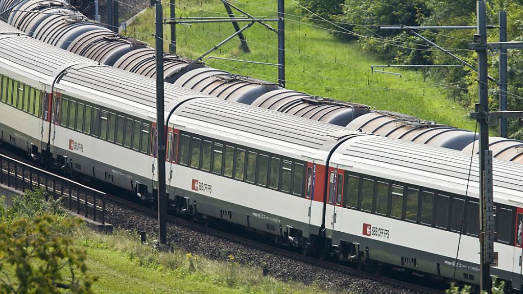 Zug mit rund 380 Passagieren aus Albistunnel abgeschleppt